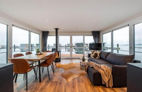 Klitten Boat Rental | Hausboot Atlantis