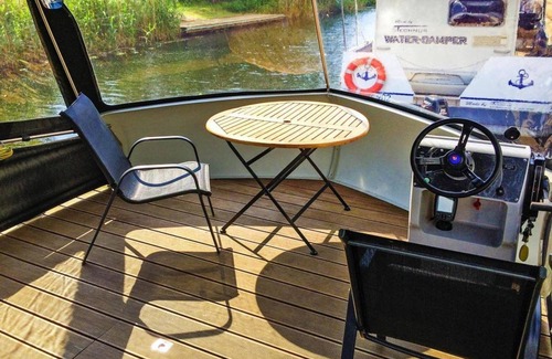 Demmin Boat Rental | Hausboot auf der Peene, Demmin