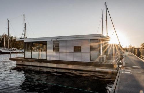 Peenemuende Boat Rental | Hausboot freiZeit - LP4