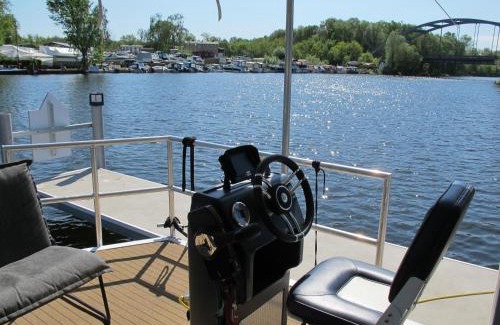 Oberhavel Boat Rental | Hausboot MAX by fewo-plan HENN101