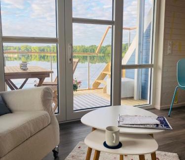 Luebeck House | Hausboot Snowbird Lübeck mit großem Sonnendeck