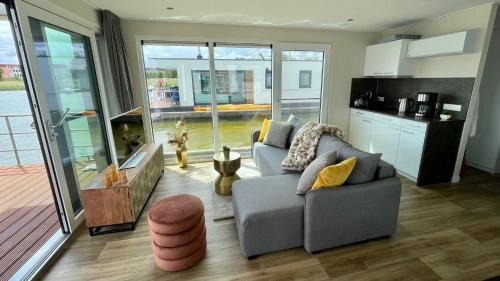 Ribnitz Boat Rental | Hausboot Sunday