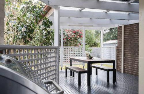 Frankston House | Havana Edge - Pet-friendly Garden Retreat near Beach