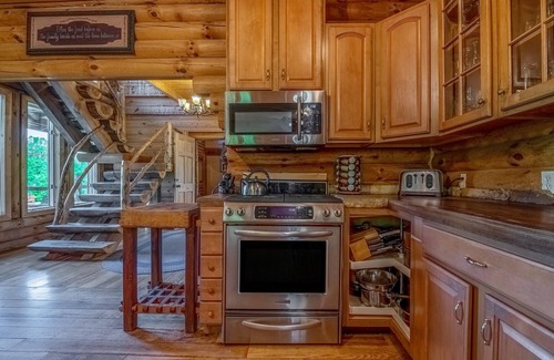 Chickamauga Cabin | Have a Hallmark Christmas! Decorated w/Incredible views! Great for all ages!