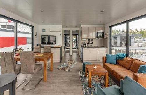Oberhavel Boat Rental | Havel Houseboat Serenity