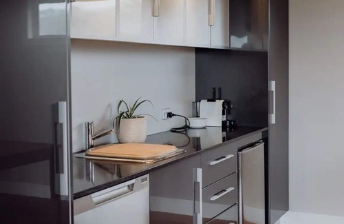 Bicheno Apartment | Haven on James - Luxurious Ocean Vista