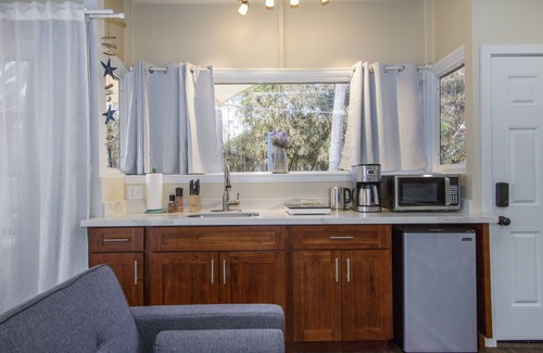 Haleiwa Cottage | Hawaii studio/Haleiwa/Turtle Beach w/Bikes/AC/30day minimum