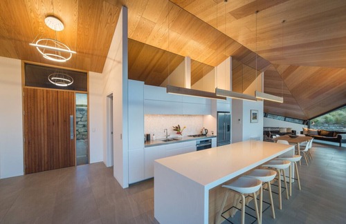 Queensberry Villa | Hawk House Your sanctuary—and your launchpad—in Central Otago