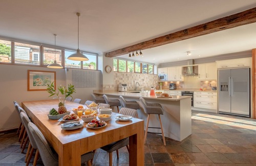 Abbess Roding House | Hawkridge Oast - Five Bedroom House, Sleeps 12