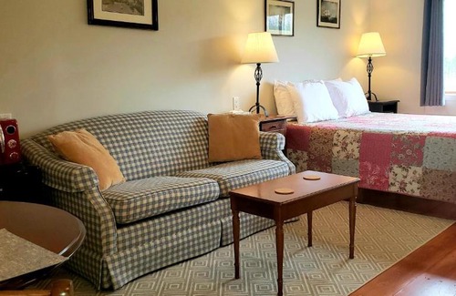 Walpole Hotel | Hawks House Inn