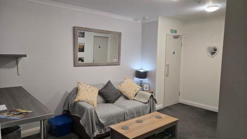 Hewish House | Haybow Farm Accommodation