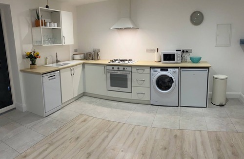 Kilgobnet Cottage | Hayfield View Charming 2-bedroom cottage in beautiful Beaufort, Killarney, WIFI