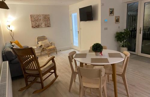 Kilgobnet House | Hayfield View