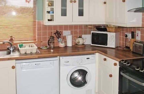 Killimor Cottage | HAZEL COTTAGE, pet friendly in Killimor, County Galway