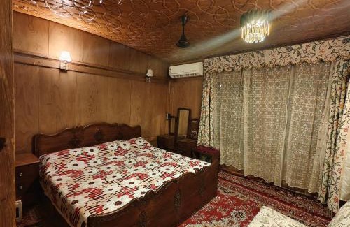 Dal Lake House | HB NEW LIGHT GROUP OF HOUSEBOATS