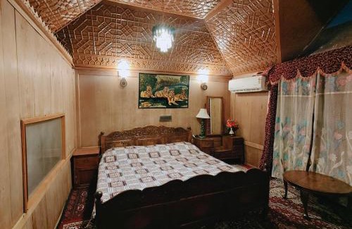 Dal Lake House | HB NEW LIGHT GROUP OF HOUSEBOATS