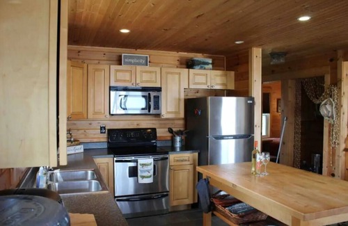 Kingsville Cottage | Healing Waters Retreat Quiet Modern lakeside Cottage, on South Pelee Island