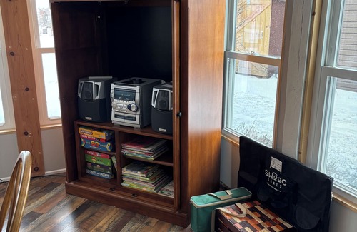 North East House | Heard it Through the Grapevine is a charming 3 - bedroom house in North East PA.
