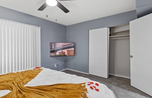 Towson Apartment | Heart of Towson Pool Balcony Gym King Parking