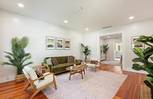 Alachua House | Hearthstone Harmony Retreat | KING-Sized Comfort