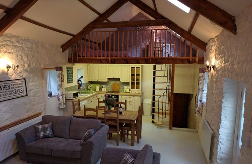 Bwlchnewydd House | Heartwood Barn - Cosy converted barn, nestled in beautiful ancient woodland