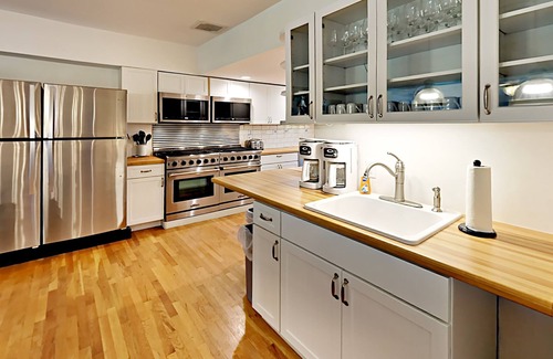 Glenn Haven Shores House | Heated Indoor Pool, Fast Wifi, 5 Acres of Fenced Privacy