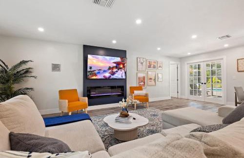 Palm Harbor House | Heated Pool, Pet friendly,Dunedin Beach Gem