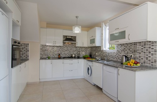 Fethiye City Center Villa | Heated pool, Pool Table, Table tennis. Walking distance to the beach.