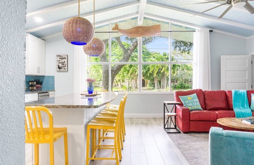 Cocoa Isles House | HeatedLargePool~Walk2Beach~FirePit~MiniGolf~2Kings~BeachGear~TikiHut~Bikes~Games