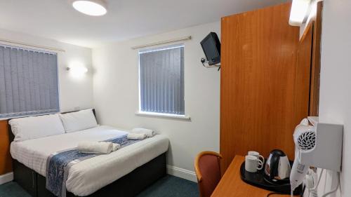 Pinkwell Hotel | Heathrow Lodge Ltd