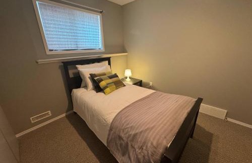 Airdrie House | Heavenly Cozy Place Inc