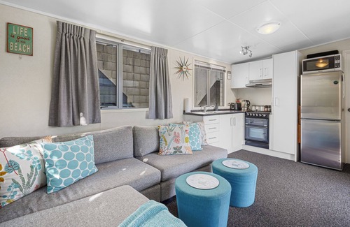 Robinsons Bay Cottage | Hector's Tiny House - Akaroa Holiday Home