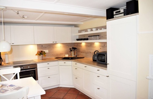 Bordelum House | Heimathafen, Reetdachhaus, Alleinlage, Kamin, Großer Garten, Ruhe