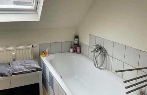 Waldmohr Apartment | Helle Dachwohnung mit Dachterasse