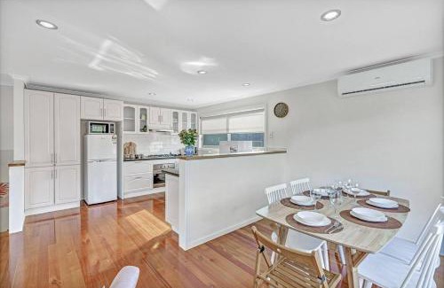 Sunset Strip House | Hemmet House - Calm Oasis & Refreshing Ocean Breeze