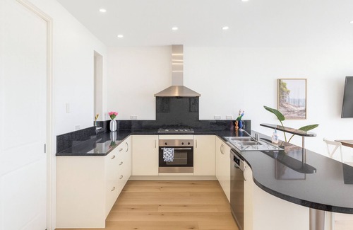 Henley Beach House | Henley Beachfront Luxury Home With Sauna Just 200m From Henley Square!