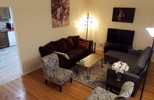 Rochester House | HENRIETTA HOUSE, 3 BEDROOM KING & QUEEN, 2 BATHROOMS