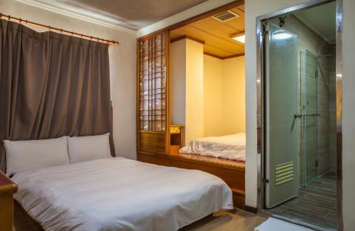Wuqi District Hotel | Hermit Crab B&B