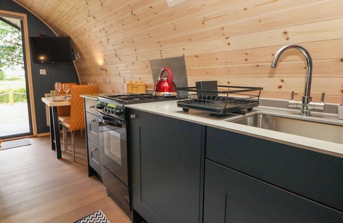 Oswestry Cottage | Heron Pod