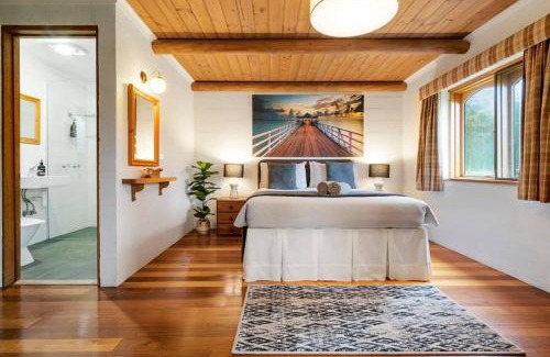 Kettering House | Herons Studio - A Picturesque Couple's Cottage