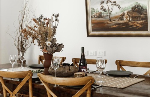 Warburton House | Hey Little Joe - Cosy Retreat with Mountain Views