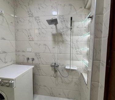 Al Duqqi Apartment | Hi hi apartment