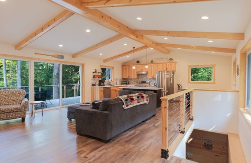 Wetmore House | Hiawatha Snowd Inn – Modern Lakefront Retreat | Dock Firepit A/C