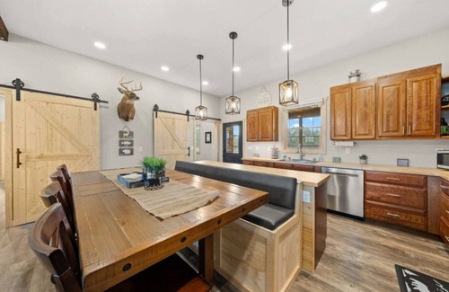 Markville House | Hibernation Station 6 BR on the Trails!