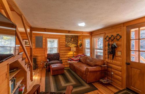 Fleetwood House | Hidden Cabin on Old Field Creek