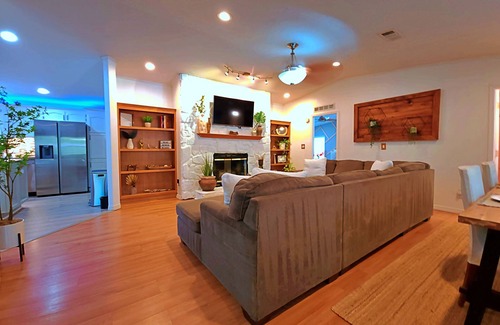 Lake Wales House | Hidden Gem - Hot Tub/ Fire Pit/ Hammock/ Grill Area