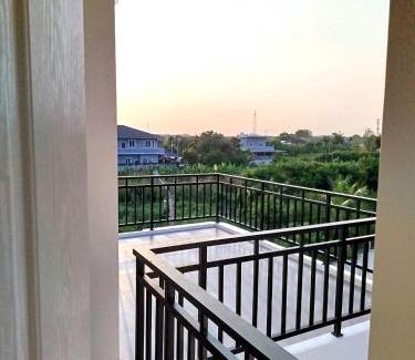 Thawi Watthana Apartment | Hidden Gems Residence