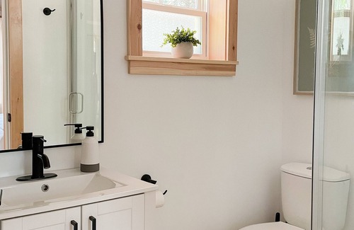 LaBelle Cottage | Hidden Lake West - 2 Bedroom Lakefront Cottage with Hot Tub