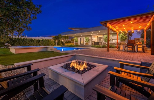 Glendale Villa | Hidden Paradise Estate+2 Houses+8500 SQ!+ 9bedroom