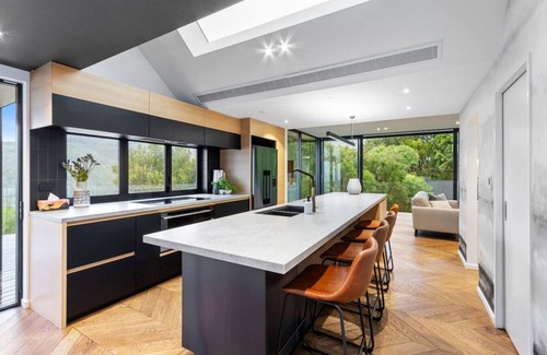 Christchurch District House | Hidden Paradise in Christchurch